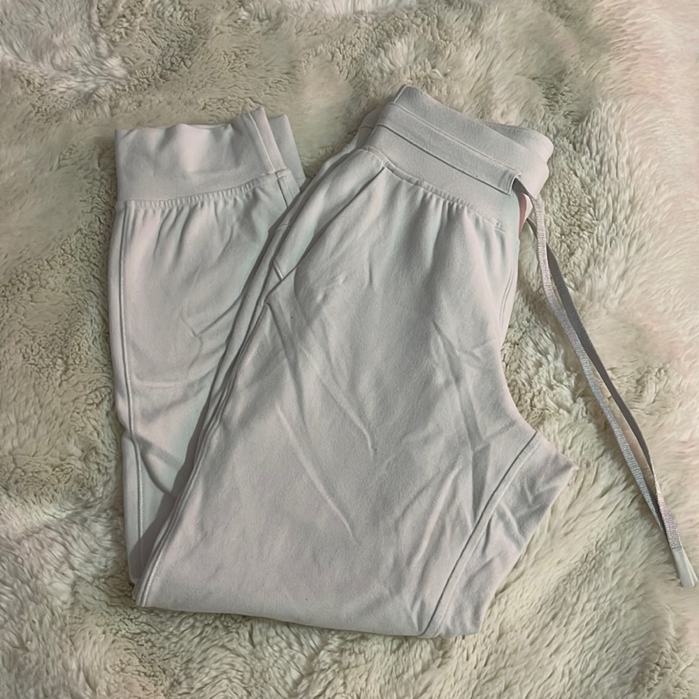 White LULULEMON ready to rulu leggings